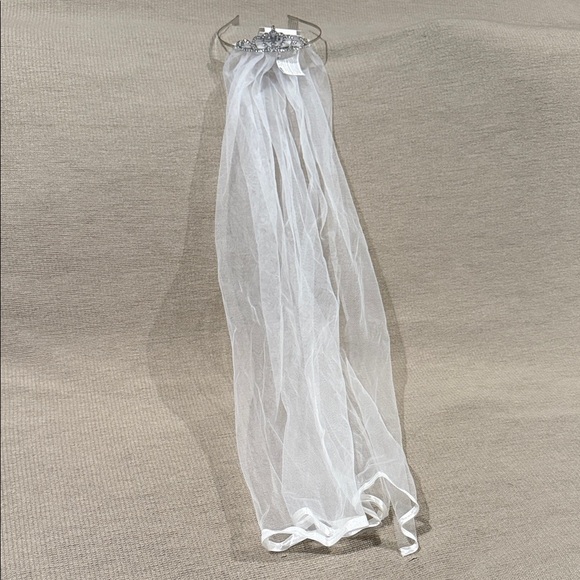 Claire’s Silver Tiara Headband with Faux Rhinestones Special Occasion White Veil - Picture 6 of 12